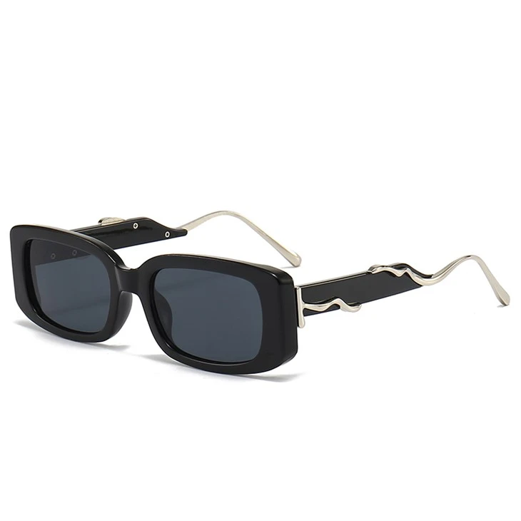 Rechteckige Sonnenbrille im Stil der 90er Jahre